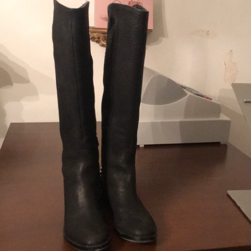 Rachel Roy rostering black pebble boots with studds size 6.5